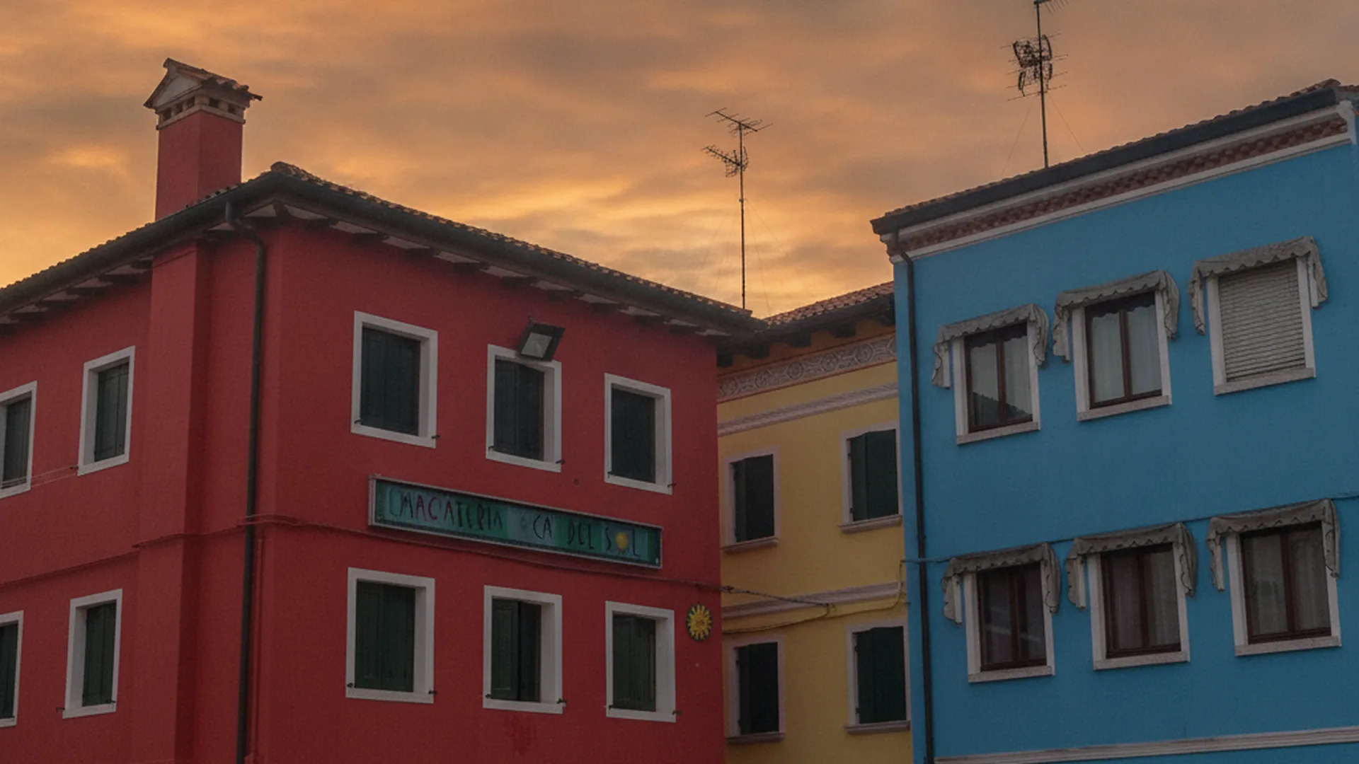 Calli e case colorate — Caorle (Veneto)